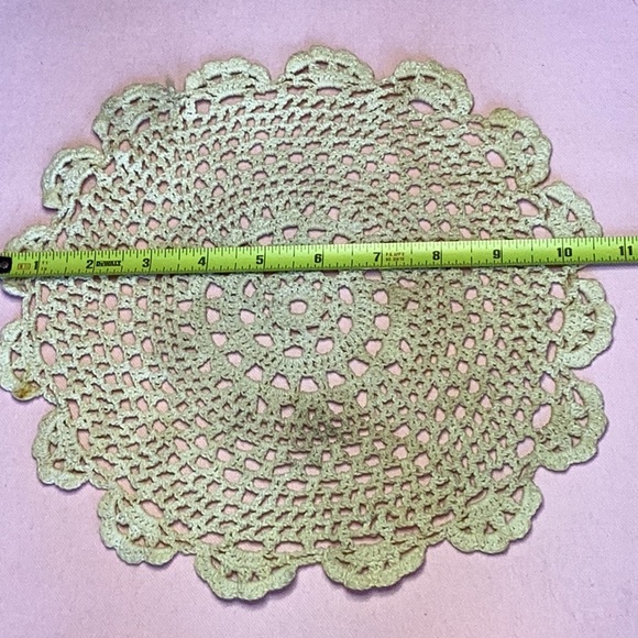 FINAL SALE PRICE 5 Pc Vintage Crocheted Doily Set - Picture 6 of 12